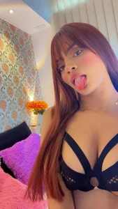 EllieRussell_のKEEP THE SECRETの 5枚の写真