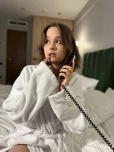 Mary_uw: Good morning, wearing nothing but a bathrobe😉 ( 3 фото)
