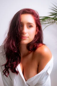 hannaa_brown Does white and red look good on me, right? Foto 2