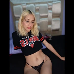 KloeePraga Public Pic 2