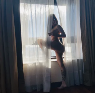 Lili_Cruz38 Love 💕 kiss  8টি ছবি