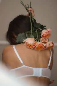 MargaretPeace I really love flowers, give me a bouquet? Bilde 7