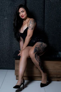 My body speaks with ink and passion 🤍🖤 de anany__ Foto 6