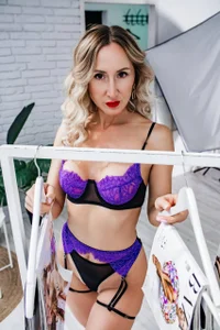 LauraDavis I'll drive you crazy Pic 9