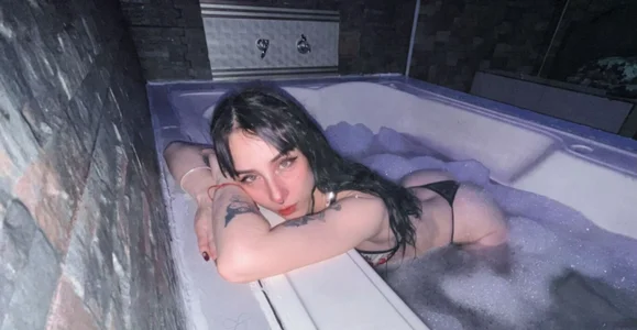 Revelgirl19 come to me!! Pic