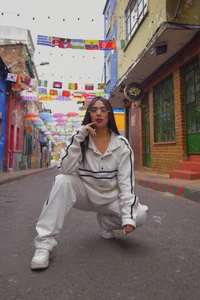 nikolevoshkie_ Street style 🩶 Foto 4