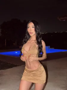 IsabellaLux_ Public Pic 3