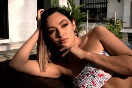 MelissaMoore_ Touched by the sun Immagine  7