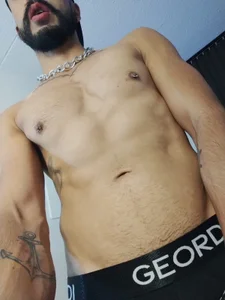 Tom_cooper_ a liltle of chest Pic