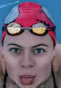 Alanna_Pow Swimming🌊 Immagine  4
