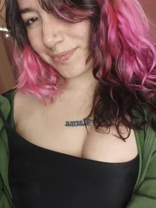 _zephyr_ Green look beautiful with pink ♥️ Pic 2