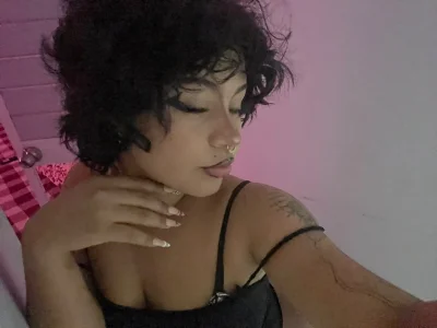 Calor en mi habitación 🔥🍒 de Kira_Lush  3 Imagens