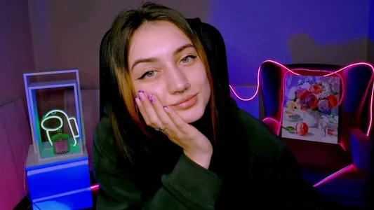 olivianorton shy🙌🏻 Pic 5