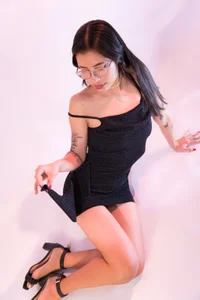 Annie_Muse 💖 Your delicate Latina with a taste for pleasure. Pic 2