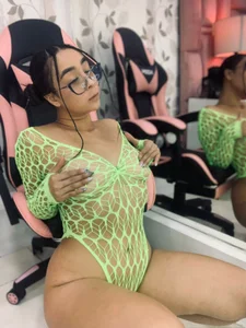 adara_muller_ more of me Billede 2