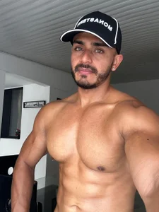 magnusclark resting after the gym Pic 9