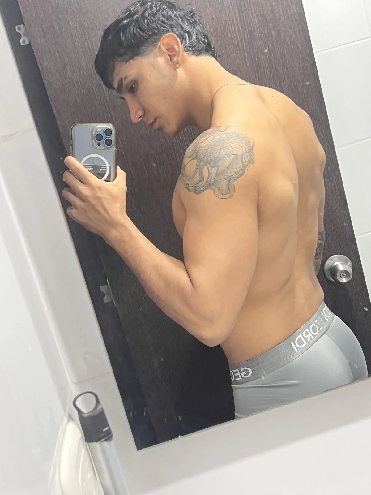 muscle_boyhorny immagine di tendenza 5341