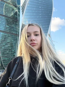 Lesly de CaitlynBlasenhauer  4 photos