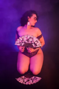 Elliee_ Public Hình 3