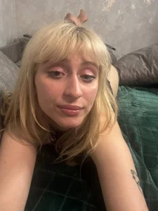 I gathered my hair, it remains to sit on my knees de burnfrombottom  3 Imagens