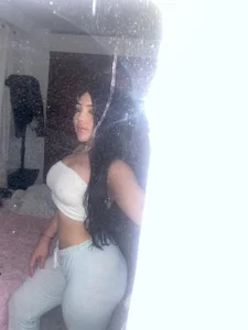 CatalinaLopez_ “Cute face, nice vibes 💗” Immagine  3