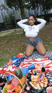 Emy_leon 🥳 Party in the USA! Pic 4