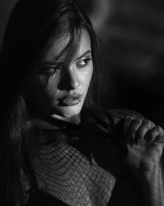 Abby_Saenz01 Public Immagine  5