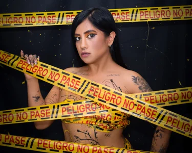 tokio_and_rio DANGER EXTREMELY SEXY WOMAN Foto 2