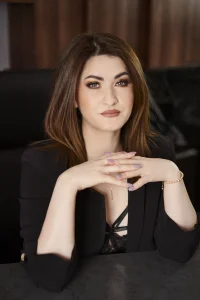 Britney_LynnのOffice Ladyの 2枚の写真