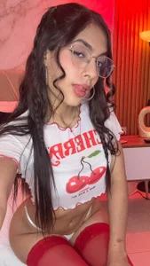 Zdjęcia j_belle_ Sweet as a cherry, dangerous as temptation 🍒🔥:  4