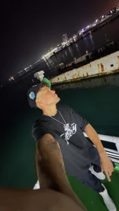 NeomarErick look me  7টি ছবি