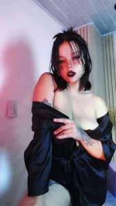 shybutdirtygirrll White skin, a stunning bust, captivating beauty Pic 2