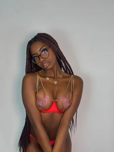 Raquel_jones Red and sensual chains💖⛓ Pic 6