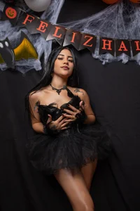 LuciaBeltrann Sweet as a swan, dangerous as the night. 🖤🦢 Pic 5