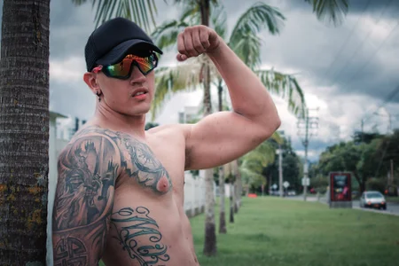 Joeysexx2 Motivation is what gets you going, and habit is what keeps you going. Foto 8