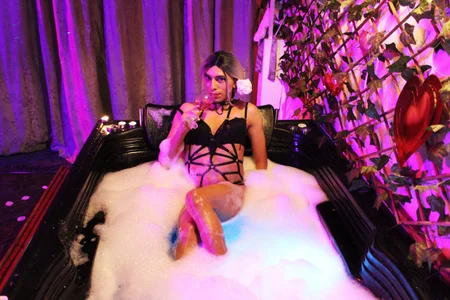 Sophiehuntress 💋🥂sparkling🍸🫦 Pic 2