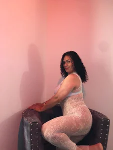 Aliciia_cute1 Enjoying a little, Christmas is approaching and that makes me hornier Immagine 