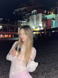 MollyOpenDoors Public Pic 5