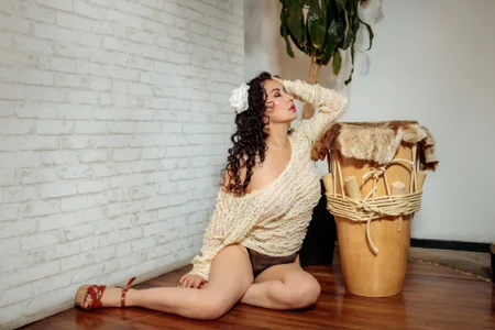 SamanthaAntolin Tropical and wonderful 🌺 Pic 2