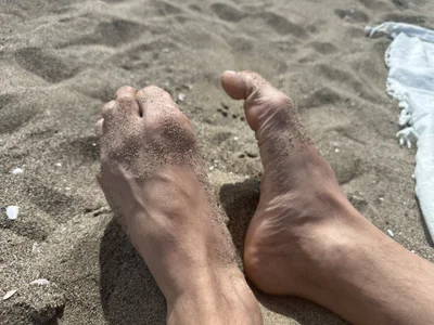 goldenboyhot: my feet and balls ( 5 фото)