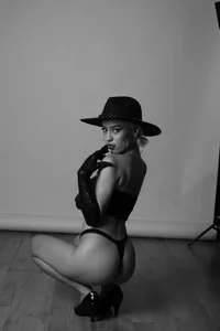 MystiqueXXX Black and White 사진 4