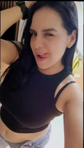 catalina_mommy_squirt Off- camera vibes Pic 3