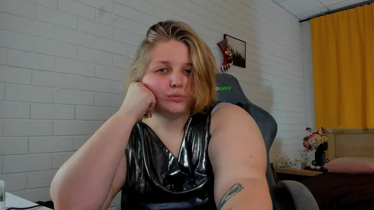 Echo of the Year: Selfie 2025 od SladaDell  2 snímek