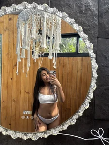 Ariaanaa_grey Public Pic 9