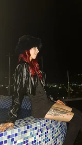 VaaleeryMoon kisses Pic 7