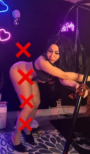 BareSlut6666LA Public Pic