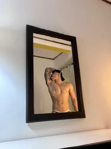 _joansoto In the mirror 🖤  5টি ছবি