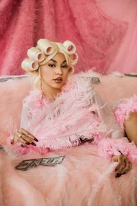 LunaRuso 💅🏼💸Between curls and bills💸💅🏼 Foto 9