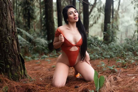 SunnyLeonz Otoño  5টি ছবি