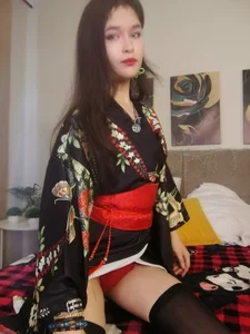 Emily_Strikeee dark kimono and red lingerie🥵💖 Foto 7